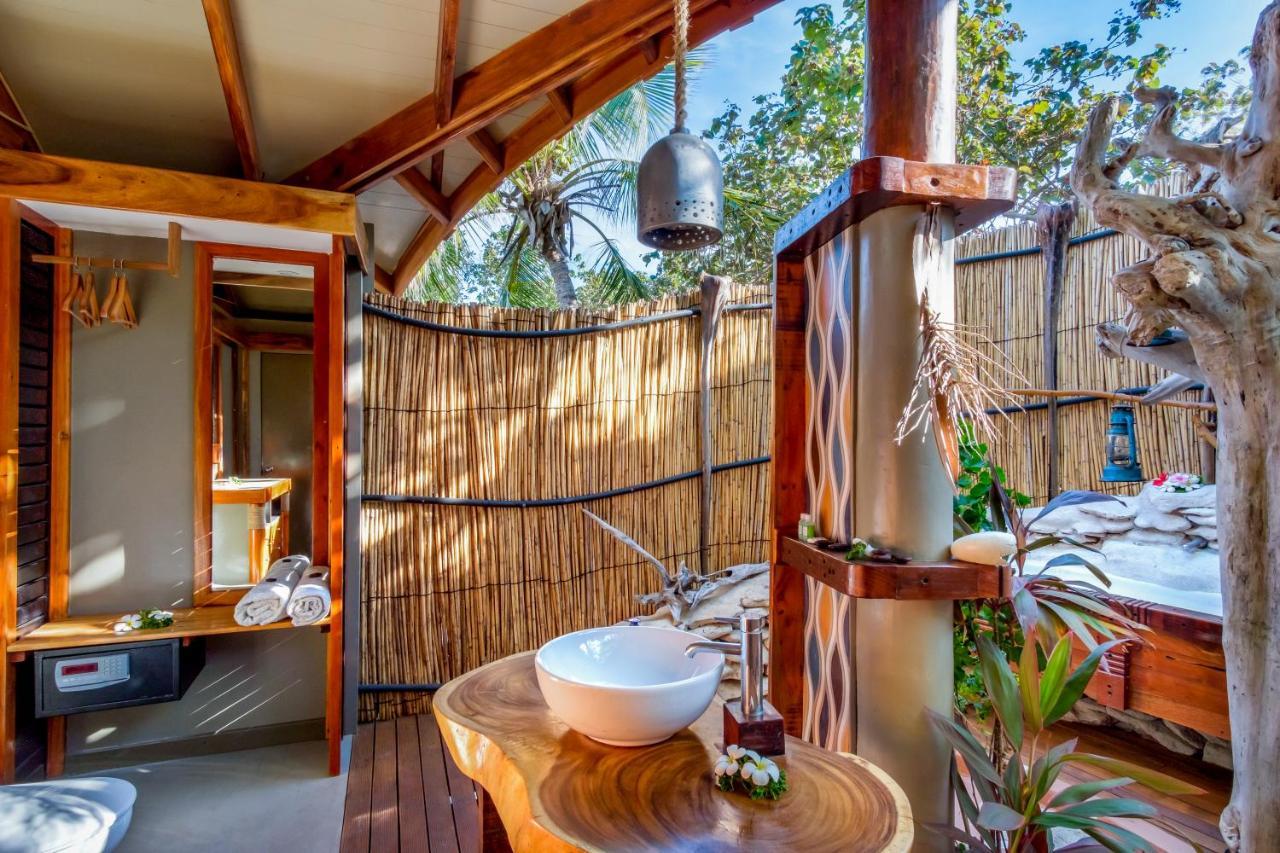 Lodge Barefoot *