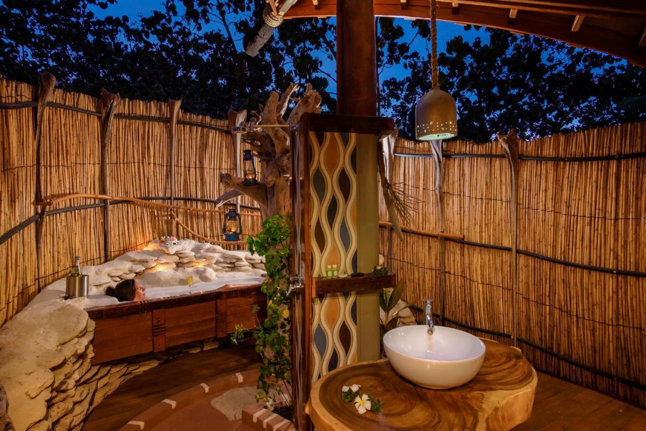 Barefoot Lodge Kuata Island