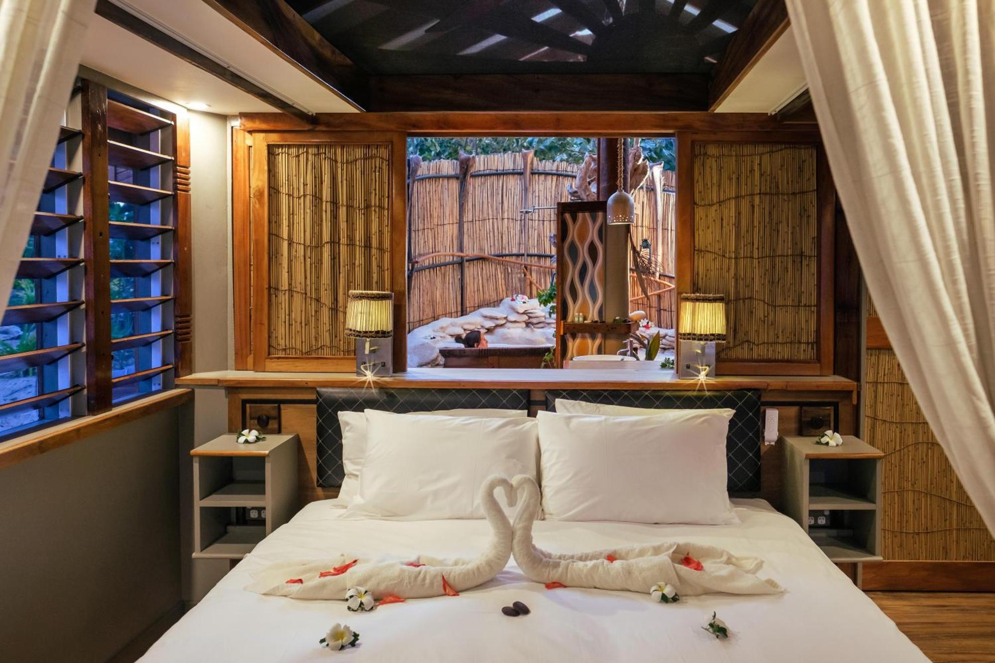 Barefoot Lodge *