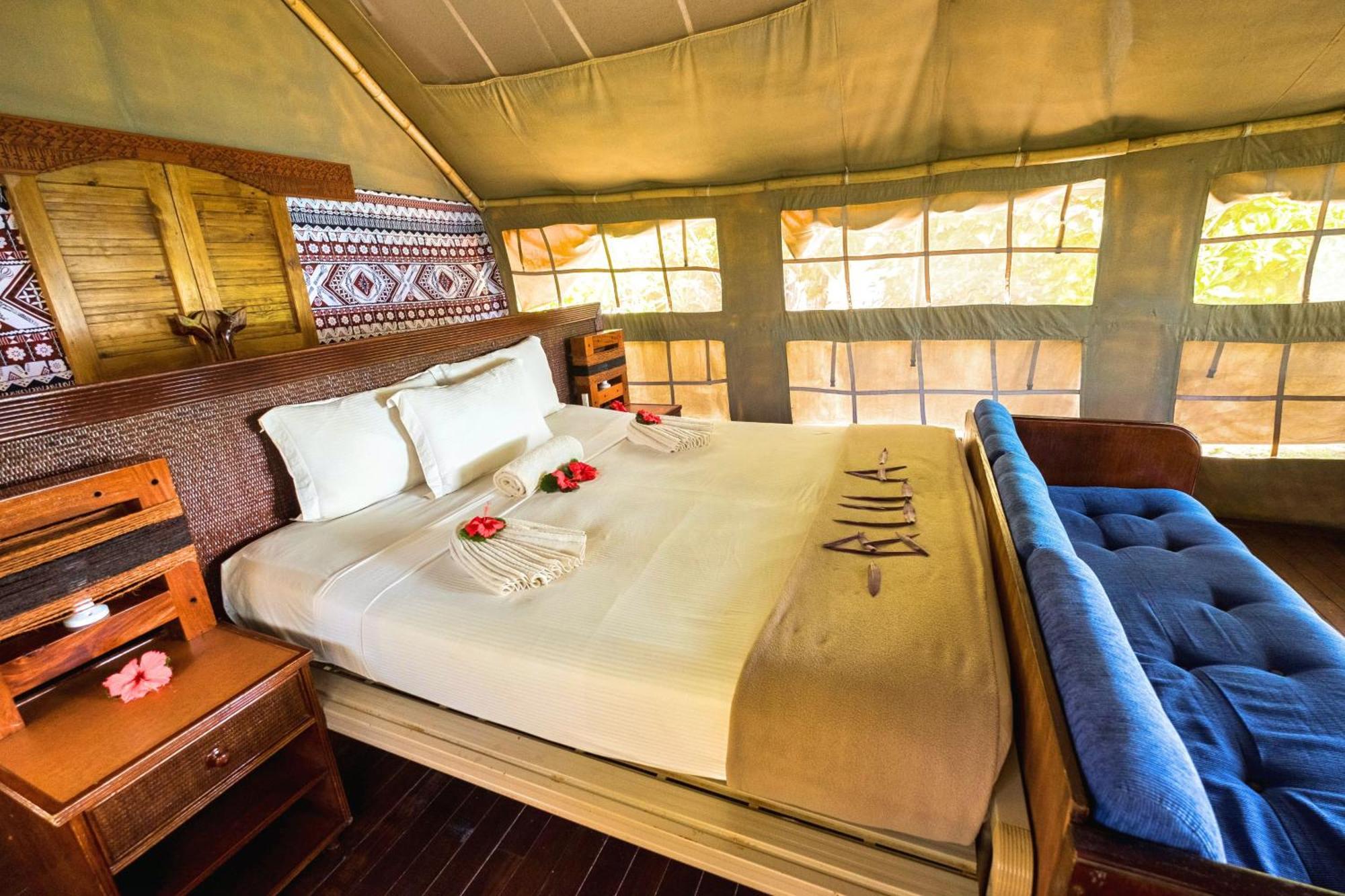 Lodge Barefoot *