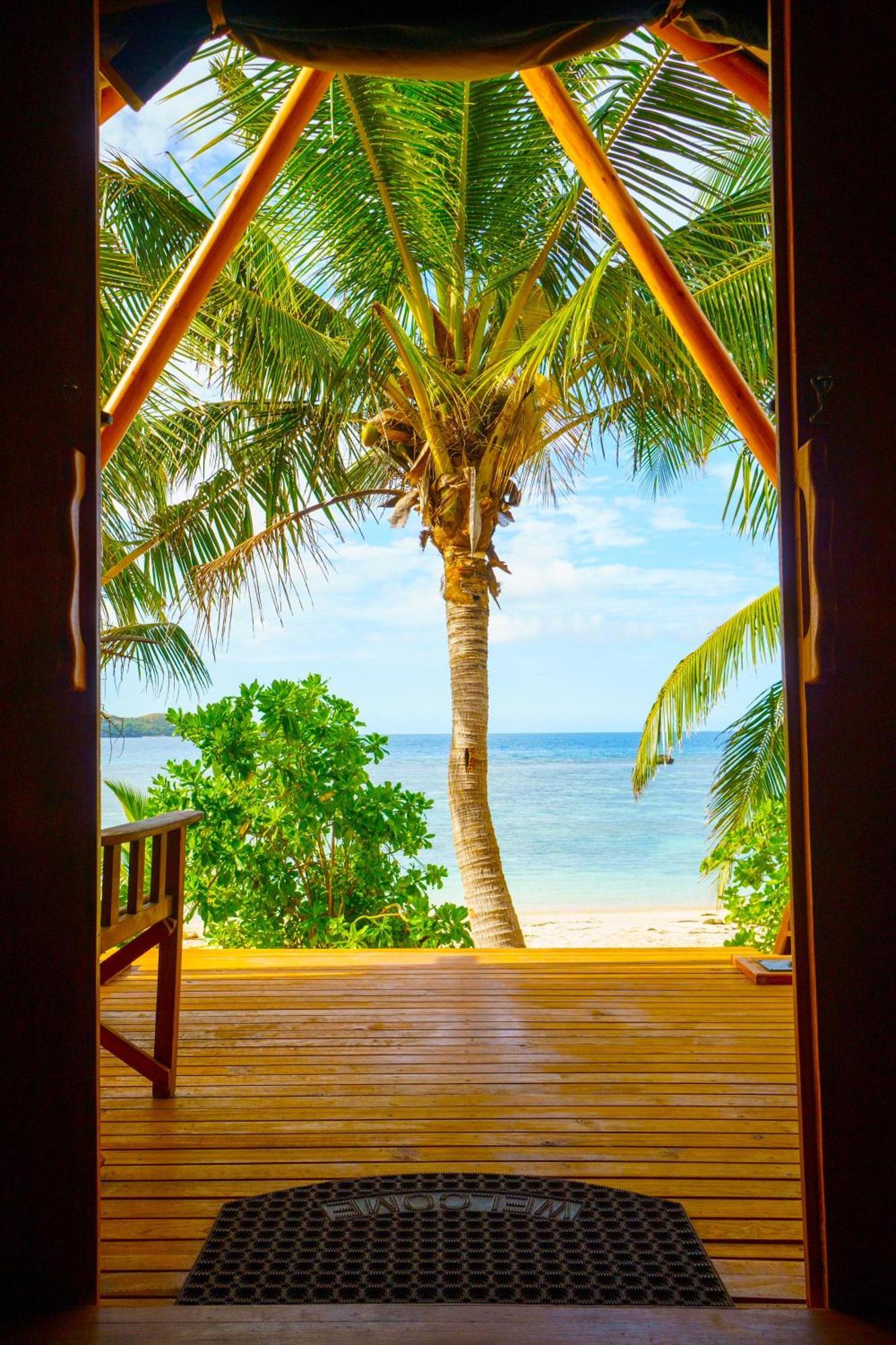 Lodge Barefoot Kuata Island