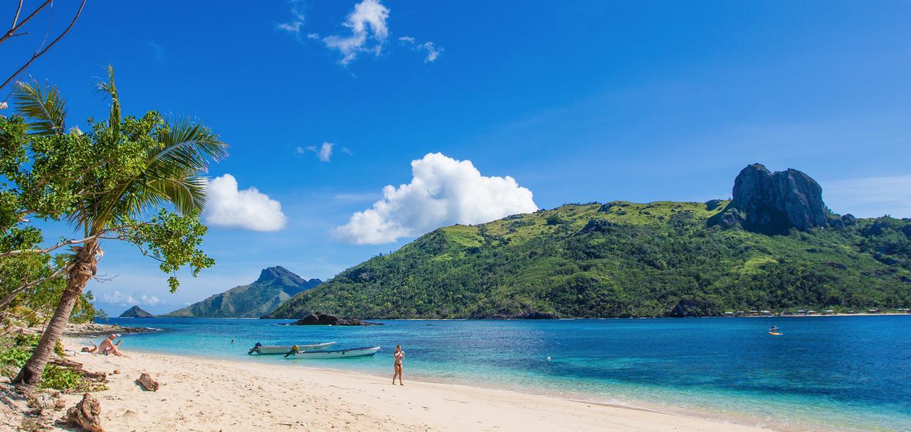 Barefoot * Kuata Island